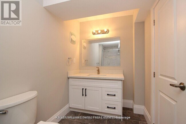 Photo - 634 Wilson Rd N