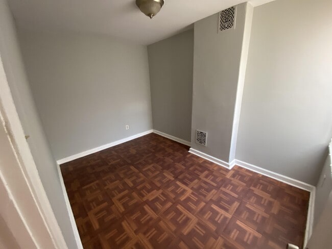 Photo - 1104 Baring St