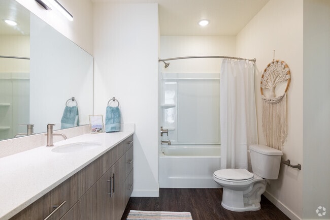 2BR, 2BA - 903SF