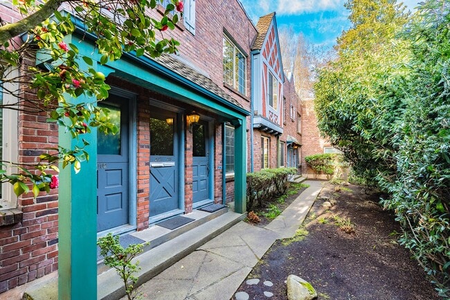 Lansdowne Manor Apartments