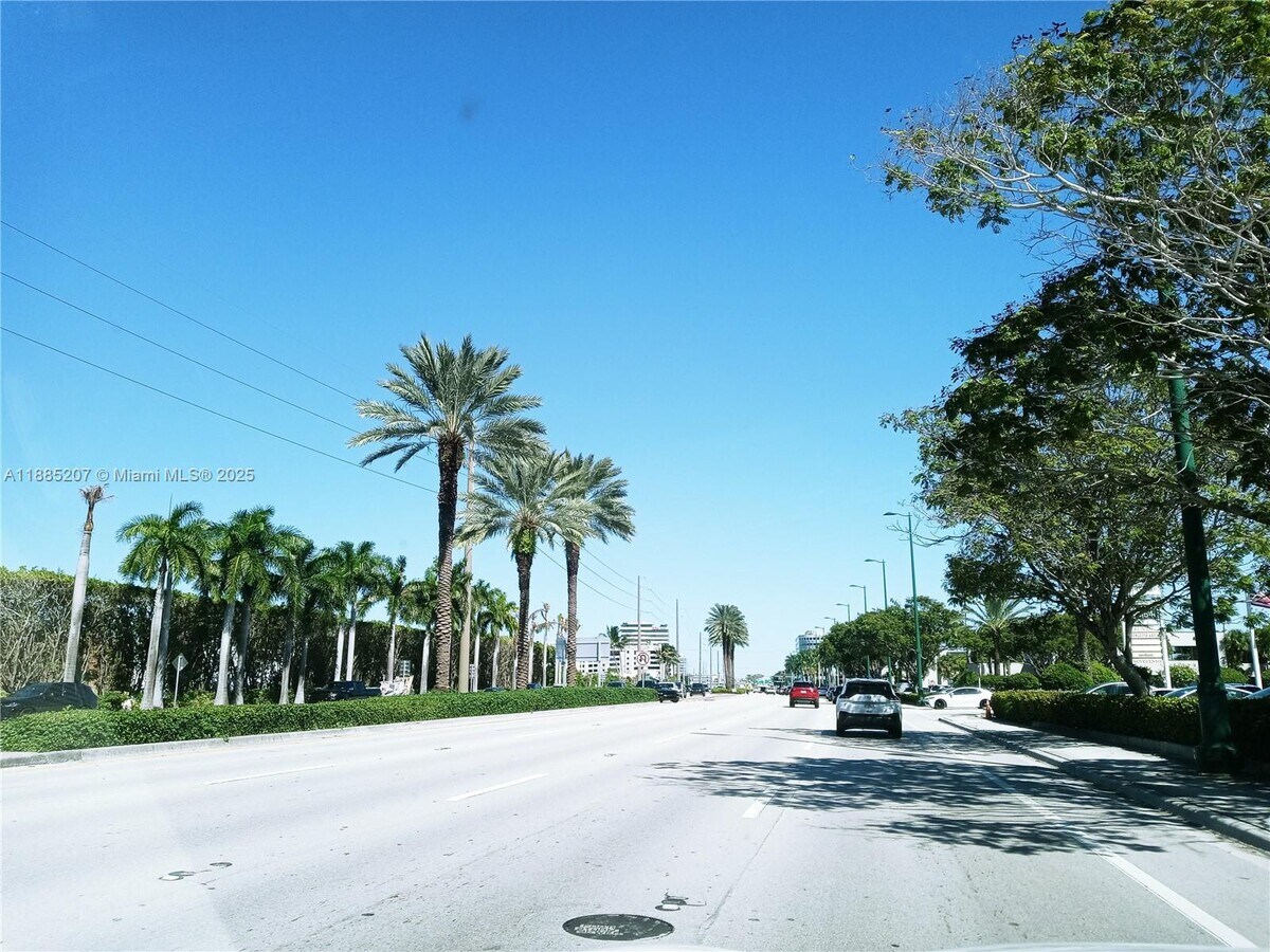 Photo - 20400 W Country Club Dr Unidad 303