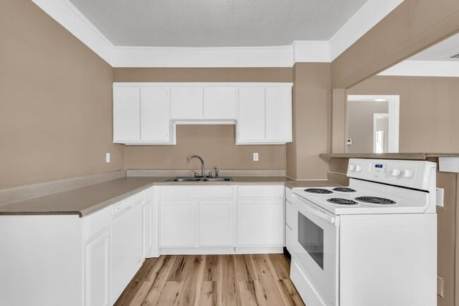 Photo - 433 E Jordan Ave