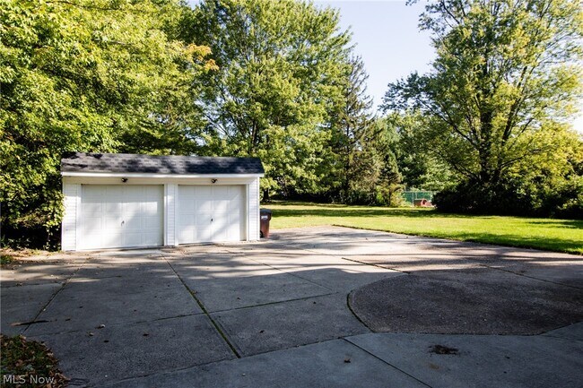 Photo - 29396 Detroit Rd