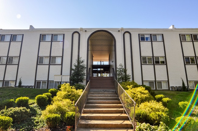 Building Photo - Warwick Gardens | Renovated with Serene Courtyard
