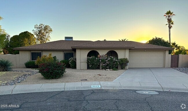 Building Photo - 3625 E Garden Dr Rental