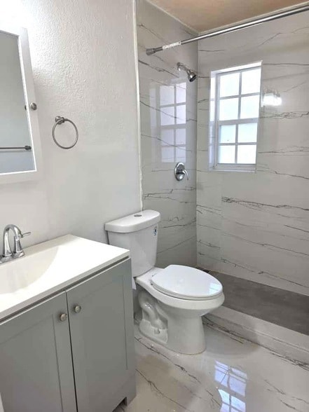 Photo - 364 NW 2nd Ct