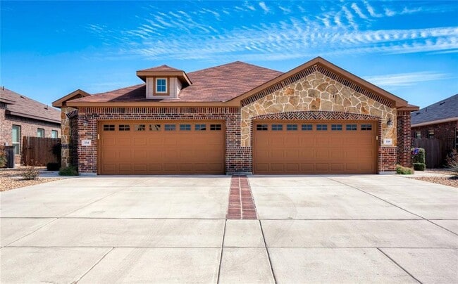 Photo - 334 Creekside Curve