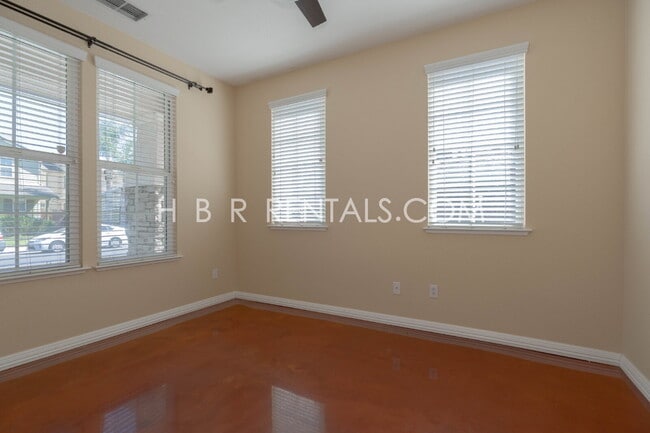 Spacious 5-Bedroom Home with First-Floor Bedrooms & Modern Finishes in Tracy!