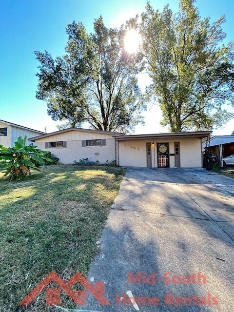 Building Photo - 803 Ledbetter Ave