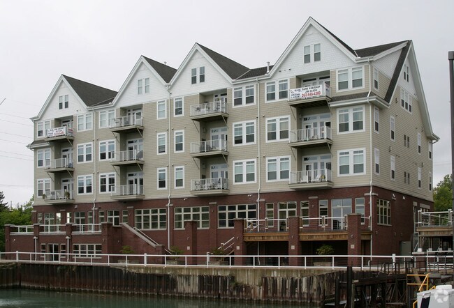 Photo - 110 S Wisconsin St