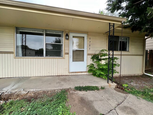 Photo - Great 2-Bed, 1-Bath Duplex Townhome Unit in Central...