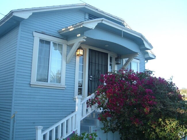 Earlier photo with Bouganvilla - 1644 Mohawk St Rental