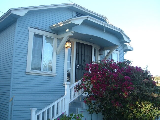 Earlier photo with Bouganvilla - 1644 Mohawk St Rental