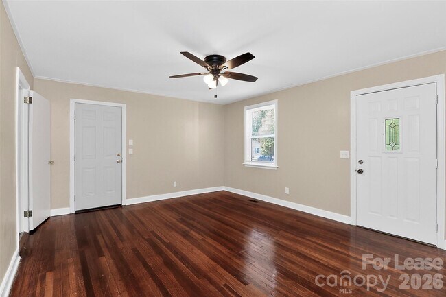 Photo - 1011 Lomond Ave