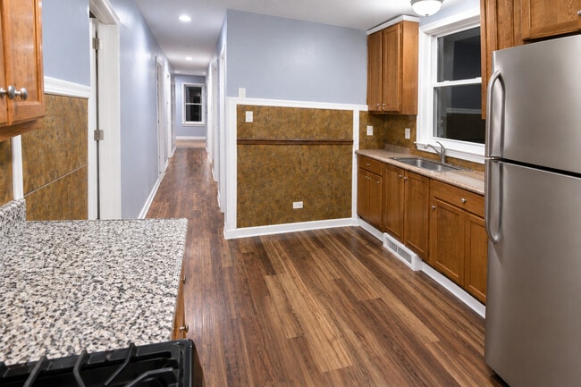 Photo - 332 W 100th St