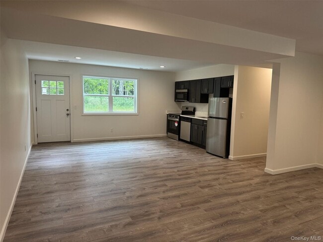 Building Photo - 11 Alexandra Matthews Rental