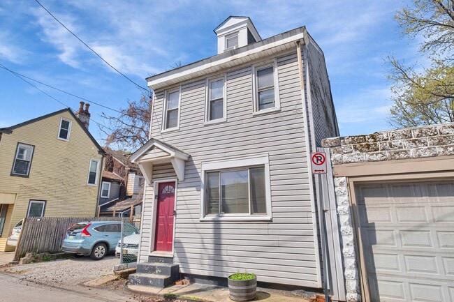 Photo - 3 Bed, 1.5 Bath House in South Side Flats