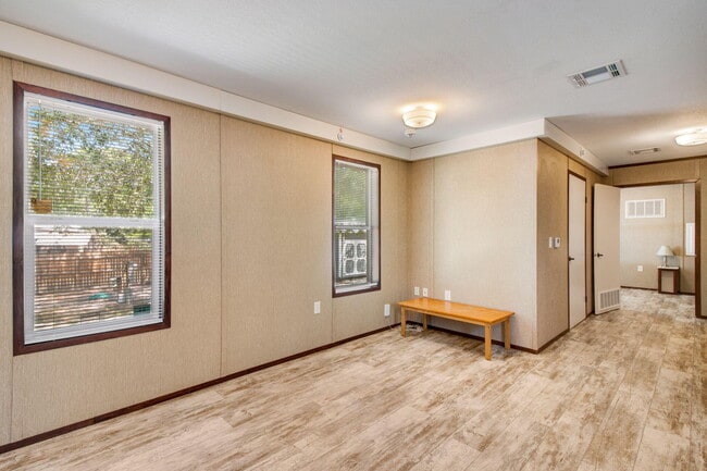 Photo - 396 Peachtree Cir
