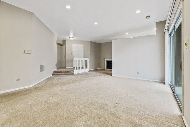 1665 Commodore Ct