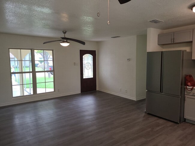 Photo - 4406 Desert View Dr