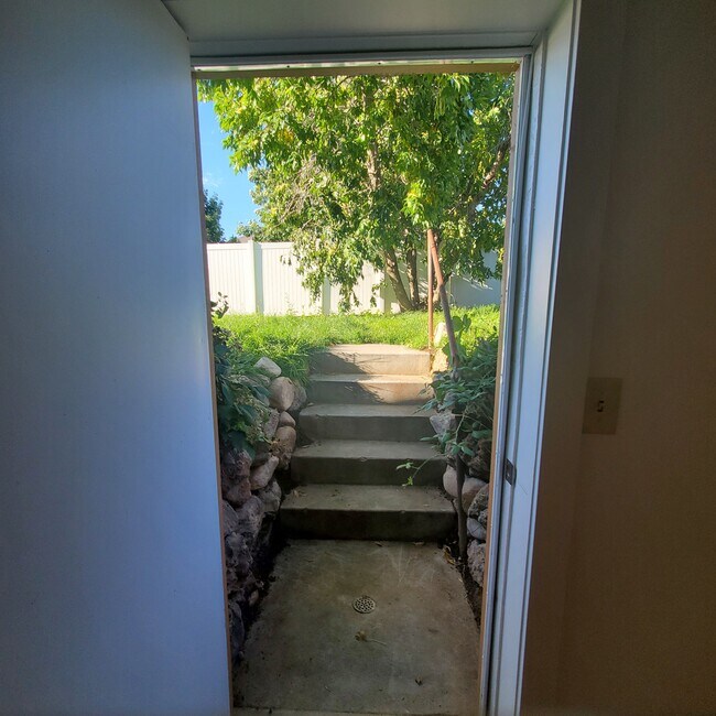 Private Entrance - 1242 S Main St Unit Basement