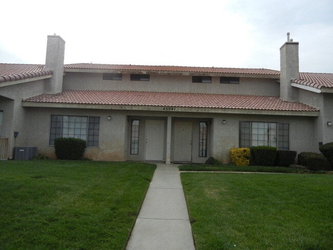 Photo - 43941 18th Street E Unidad #2