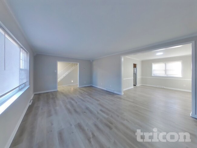 Photo - 906 Township Line Rd