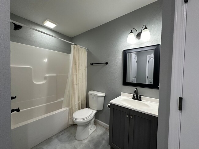 Photo - 105 Evergreen Pl