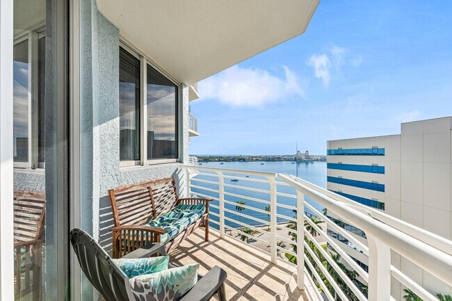 Building Photo - 1551 N Flagler Dr Unit 1415