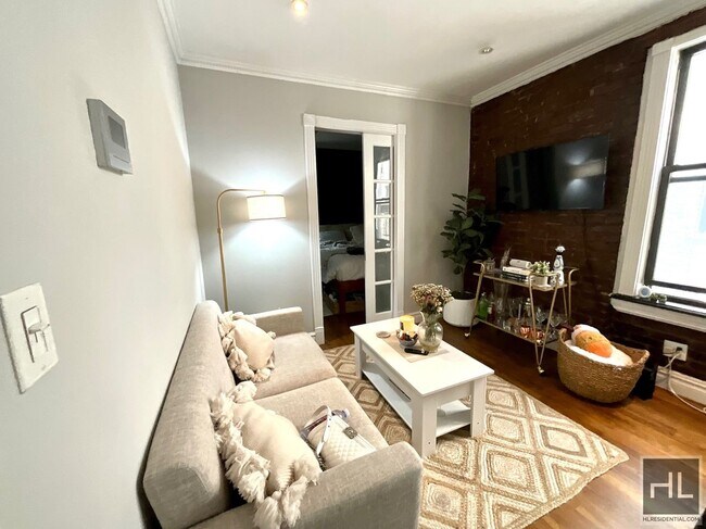 Photo - E 13TH ST. Unidad 3B