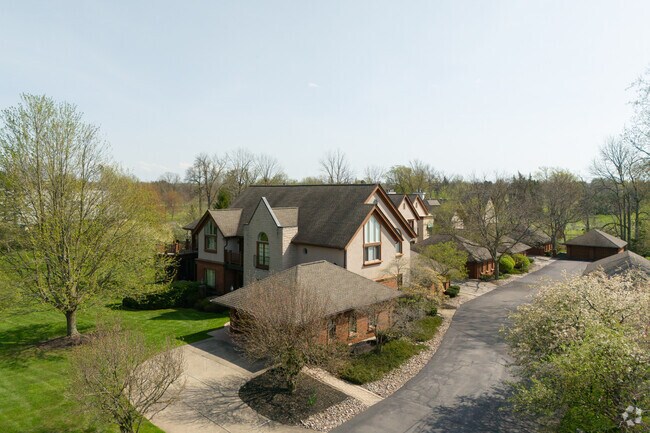 180 Castlebrook Ln - Castlebrooke Condos