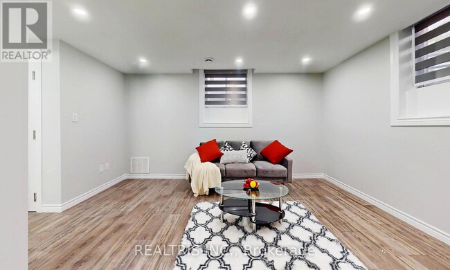 Photo - 85 Eaglecrest St