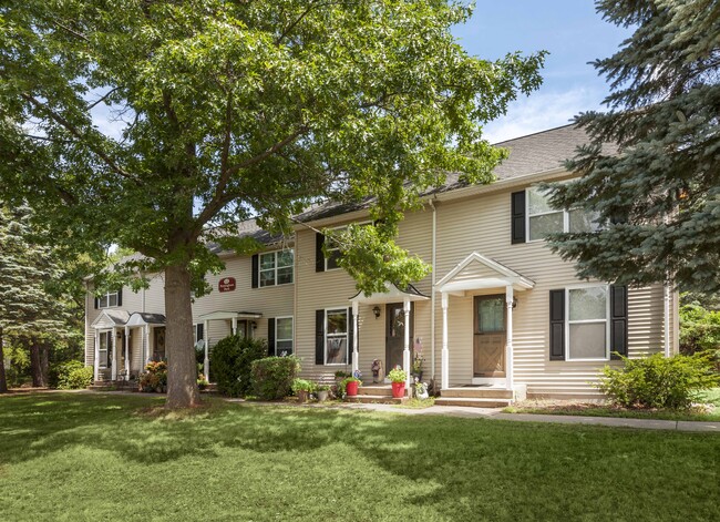 English Village Apartments - English Village Apartments