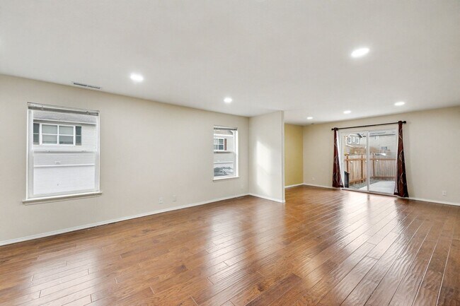 Photo - 4 bed 2.5 bath available now in Bothell