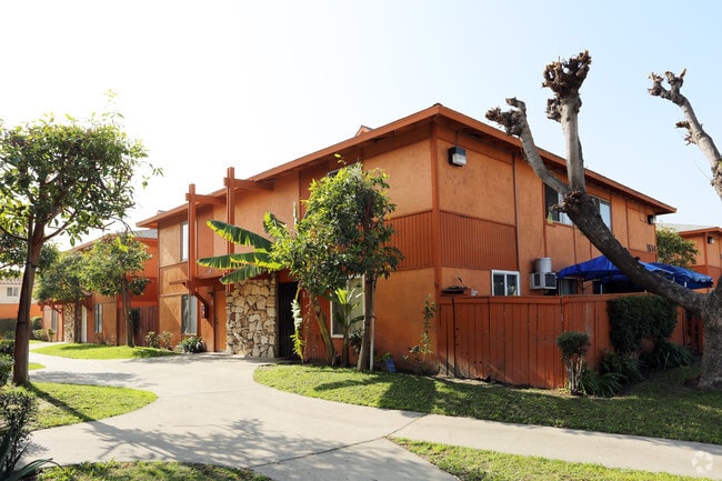 Photo - Rancho Benmore Apartments