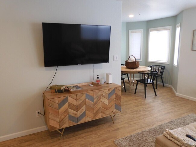 Photo - 4069 Alta Vista Ave