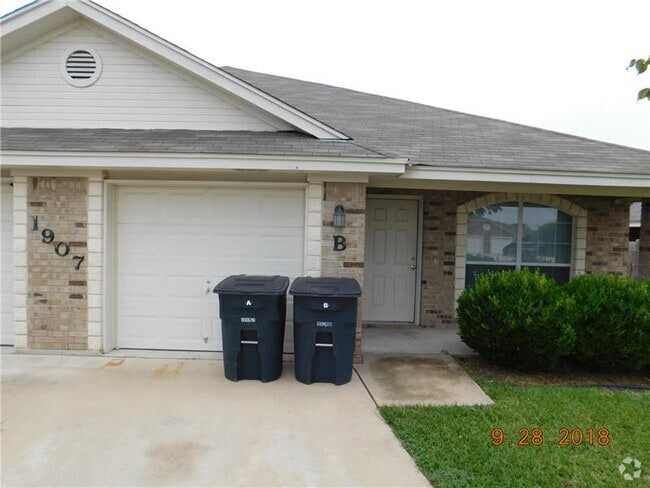 Building Photo - 1907 Charleston Ct Unit B Rental