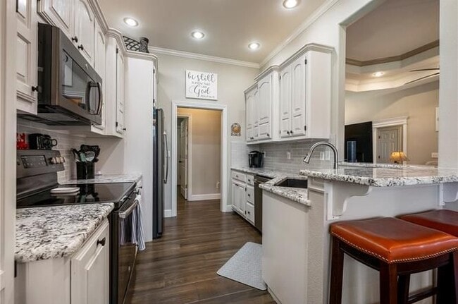 Photo - 701 Drake St