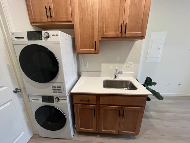 Photo - 3828 Norbridge Ave Unidad #1