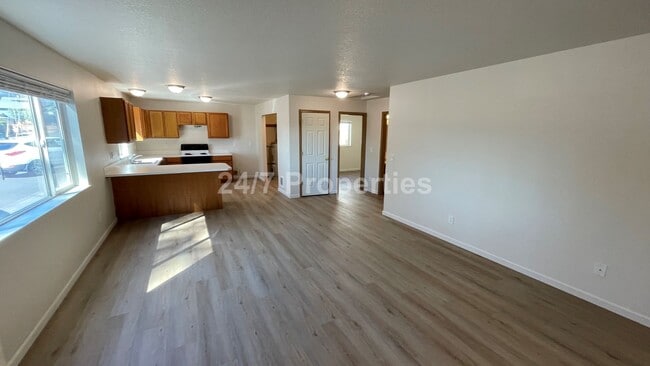 Building Photo - 2025-845MF Unit 845