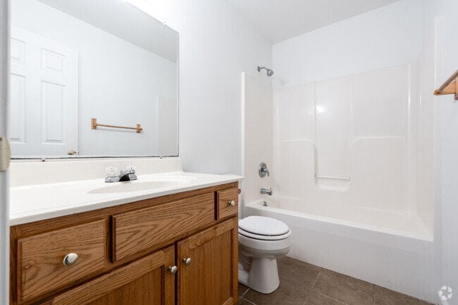 2BR, 1.5BA - 850SF - Primary Bathroom