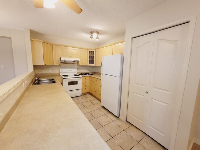 Building Photo - 10311-10111 111 St NW