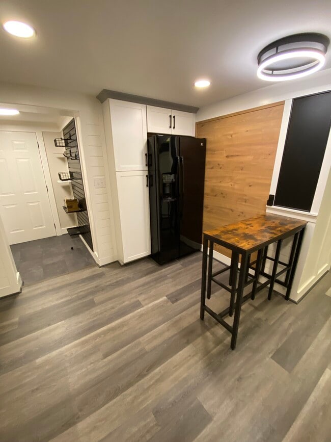 Frigorífico de tamaño normal con pizarra - 1603 Washington St E