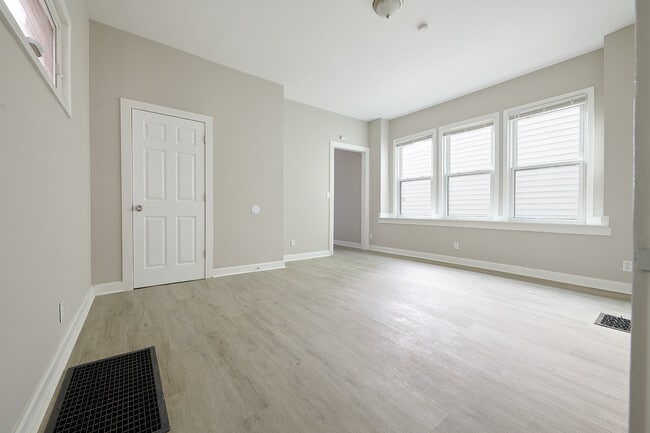 Photo - 2354 Victor Street