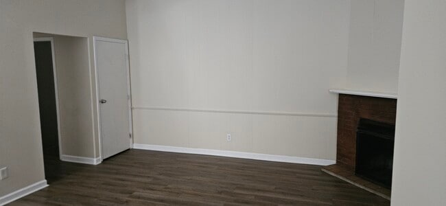 living room - 232 Cincinnati Ave Townhome