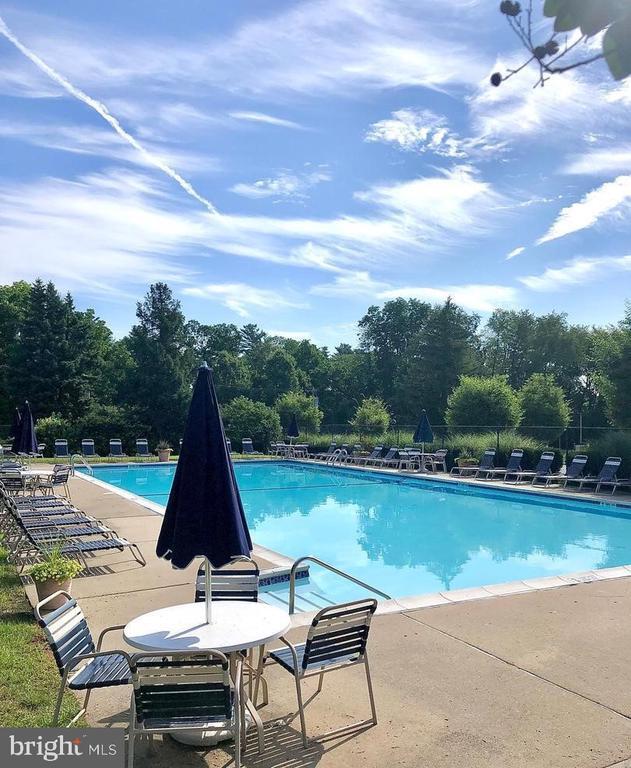 Photo - 61 Ramsgate Ct