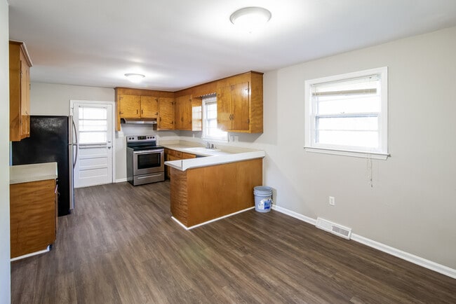 Photo - 5305 Albert St