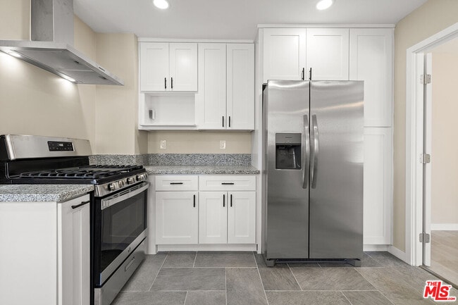 Building Photo - 717 W 75th St Unit 717 Rental