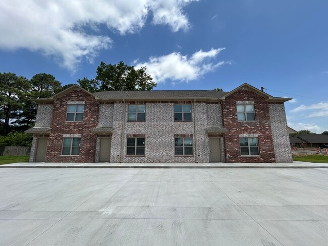Building Photo - 903 Dr M.L.K. Jr Dr Unit #2