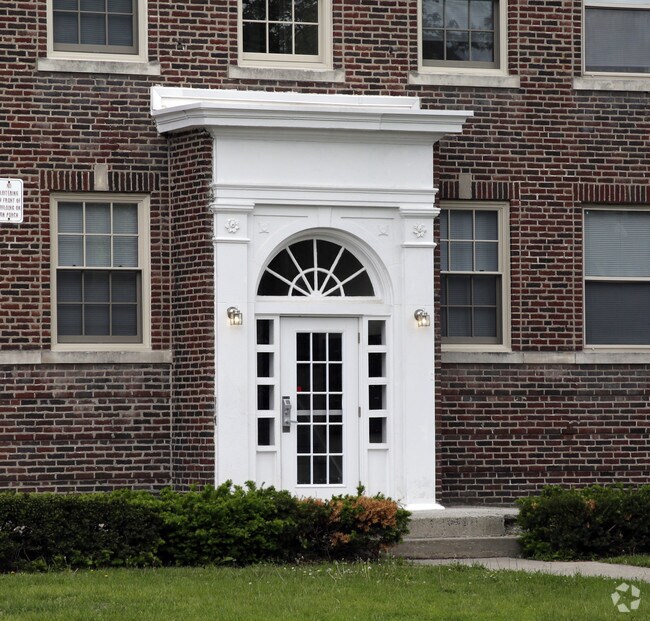 Oxmoor Apartments